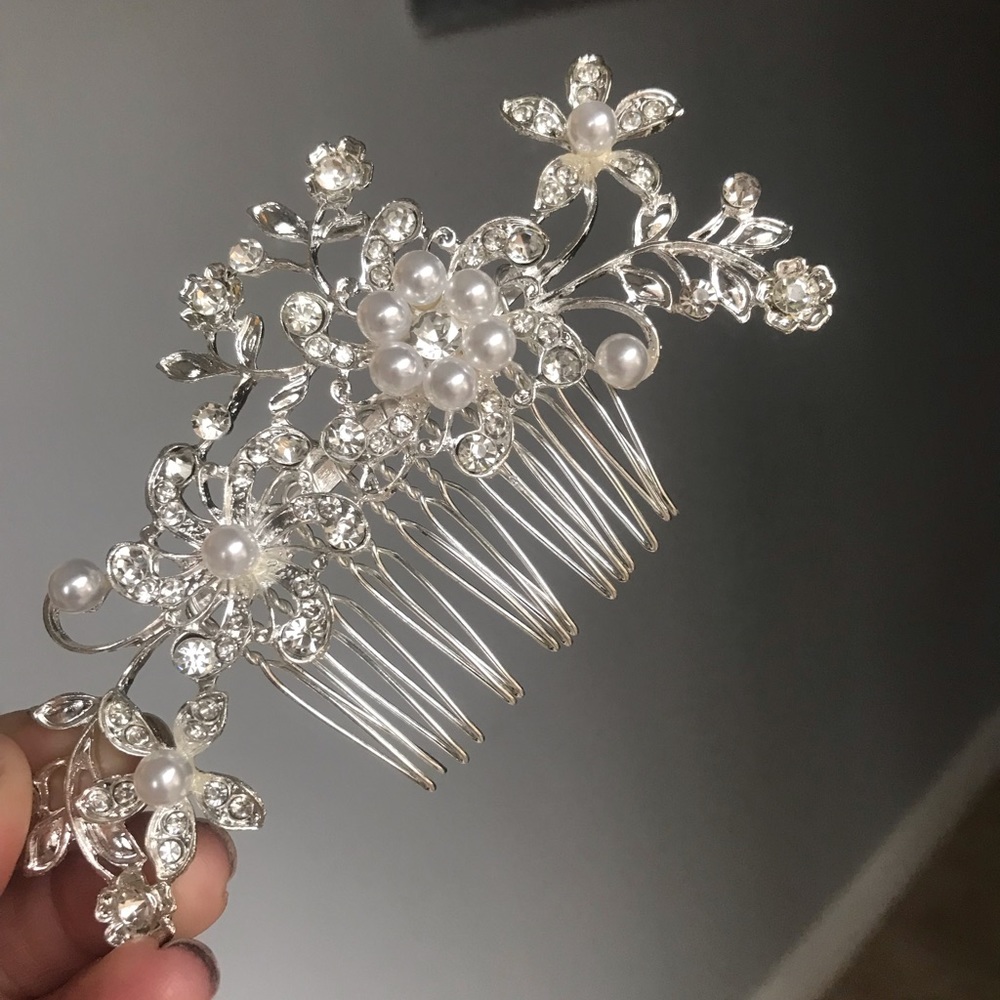 NWOT! Bridesmaids hair clips (3 available)❤️